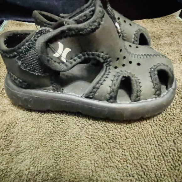 BUNDLE - Five Kids Shoes - US Size 5 - 7 - Picture 9 of 15